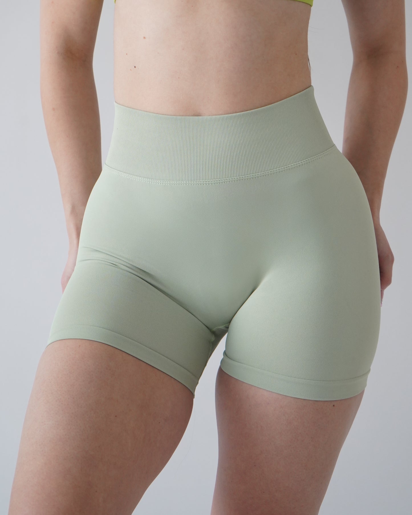 Enhance Contour Shorts 5" — Mint