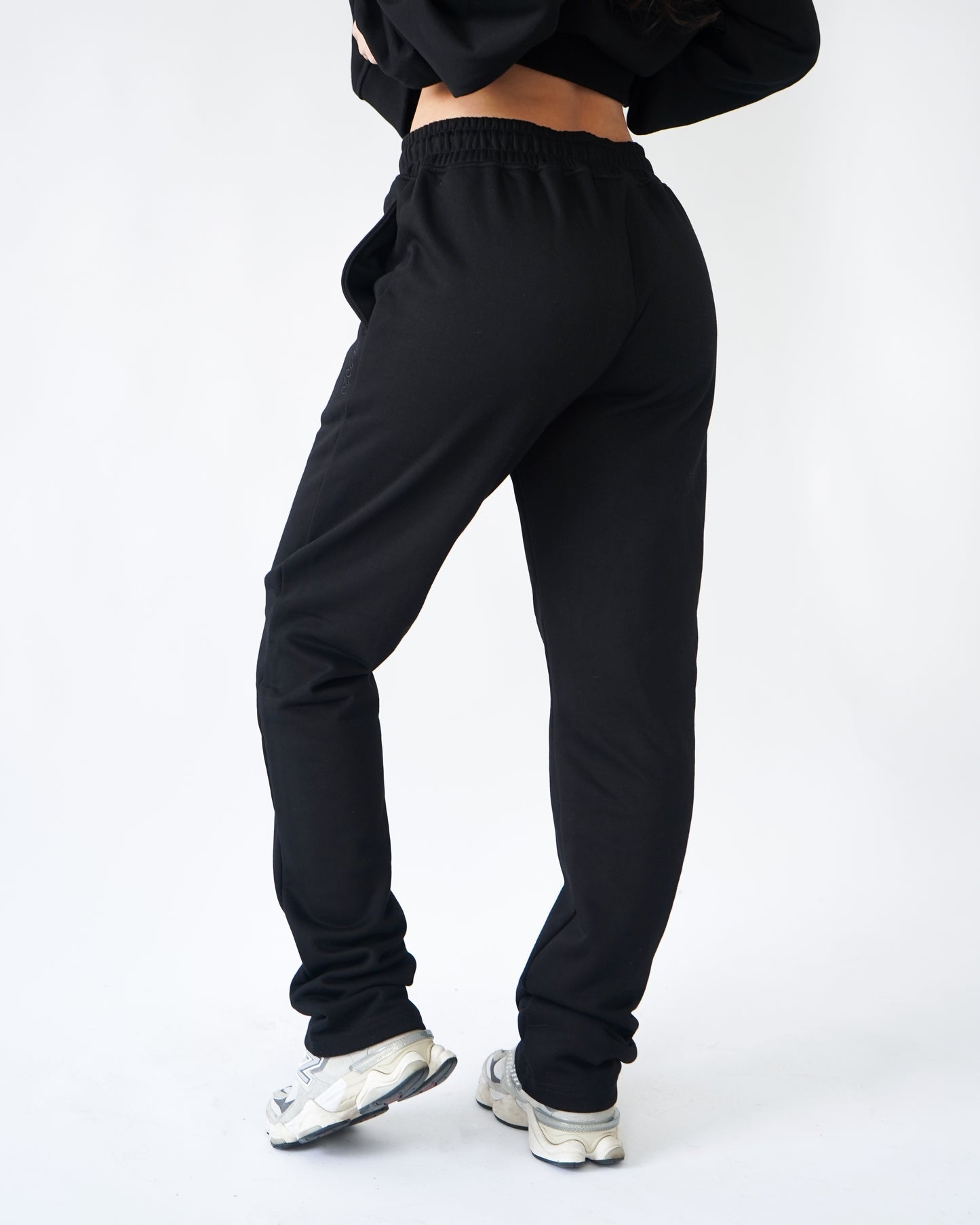 Essential Straight Leg Sweatpants - Black