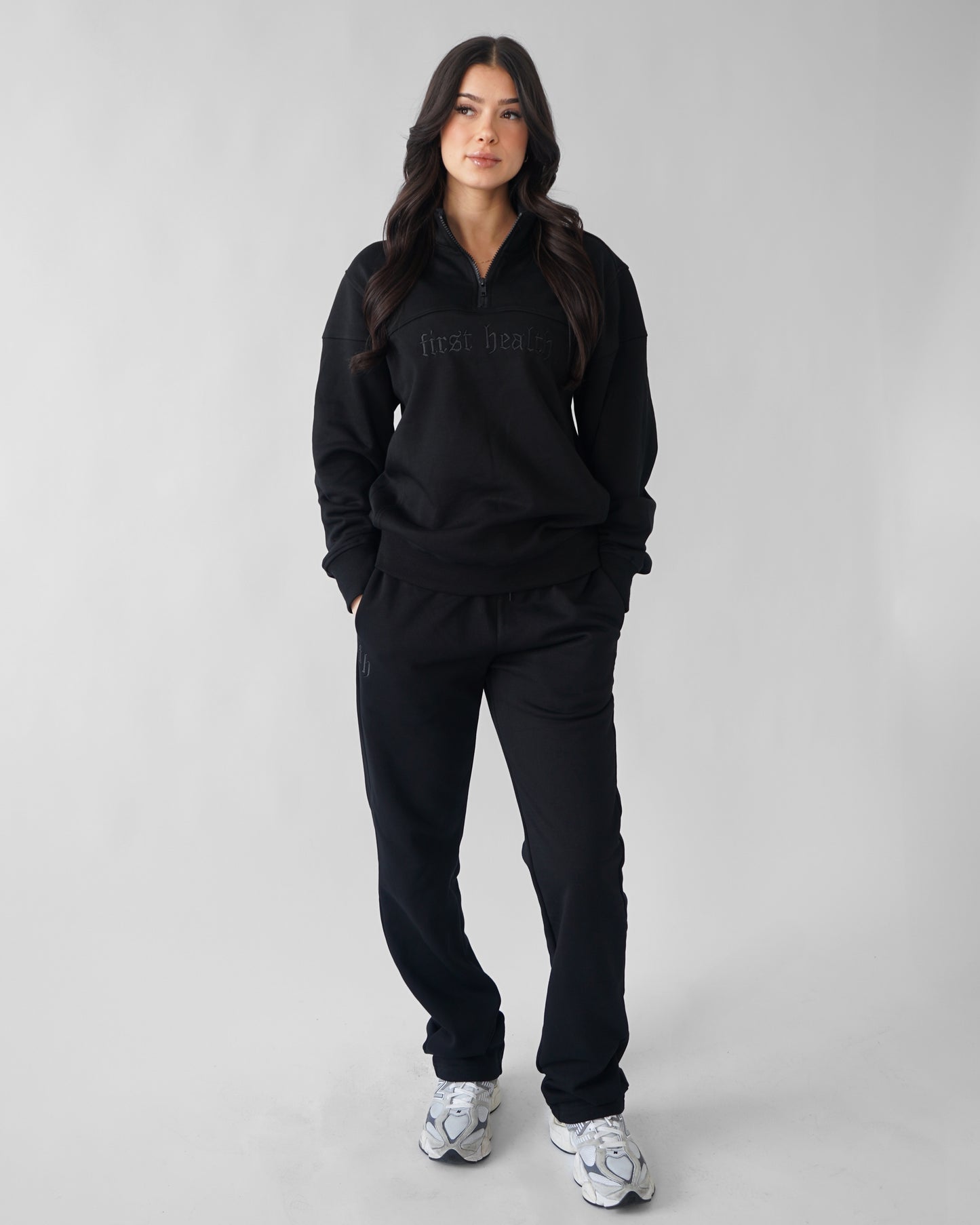 Essential Quarter Zip - Black