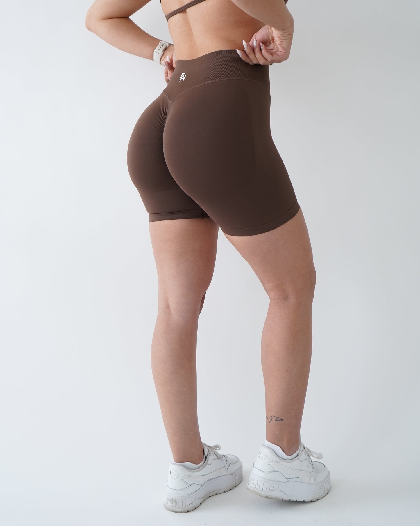 Enhance Contour Shorts 5" - Cocoa