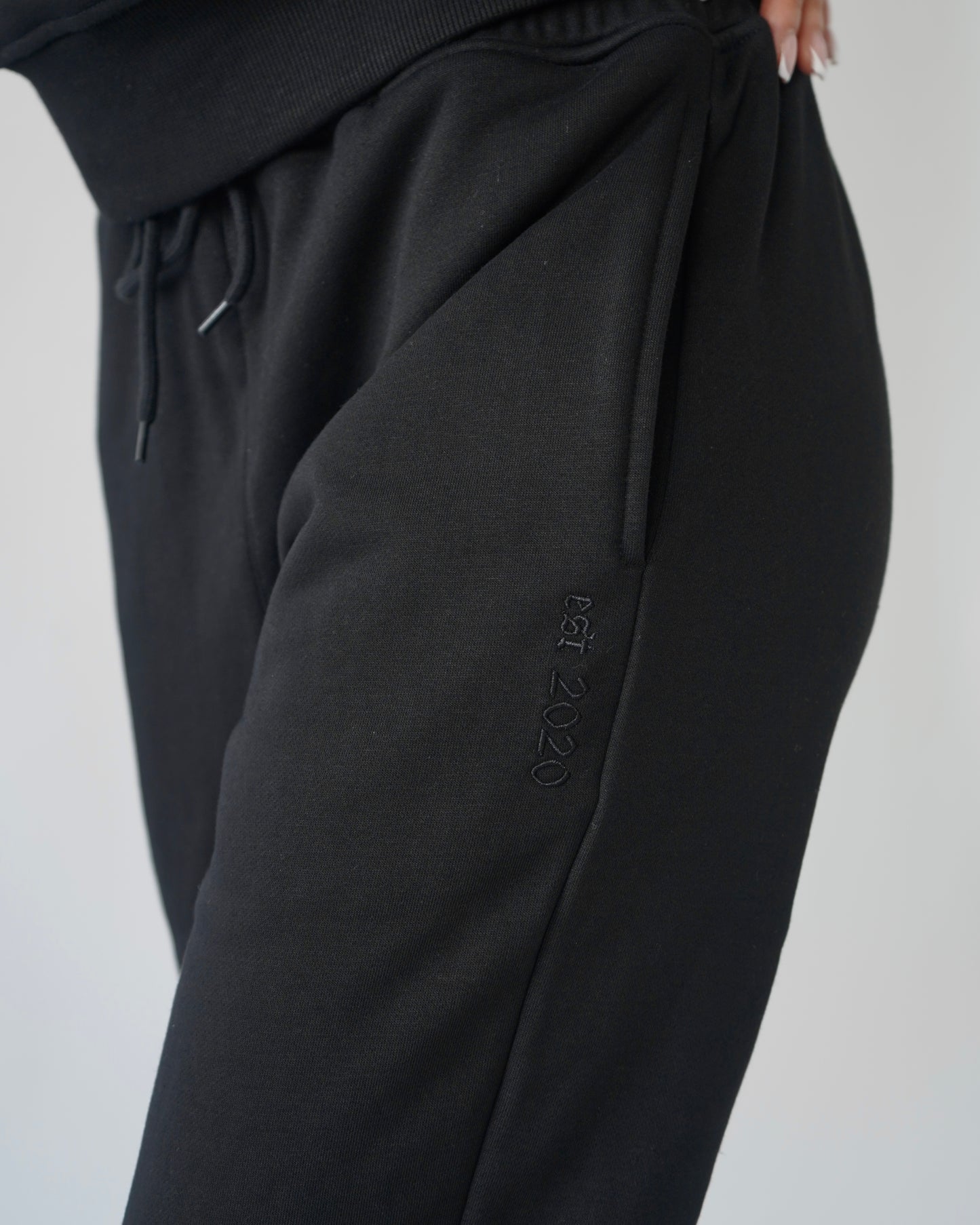 Essential Straight Leg Sweatpants - Black