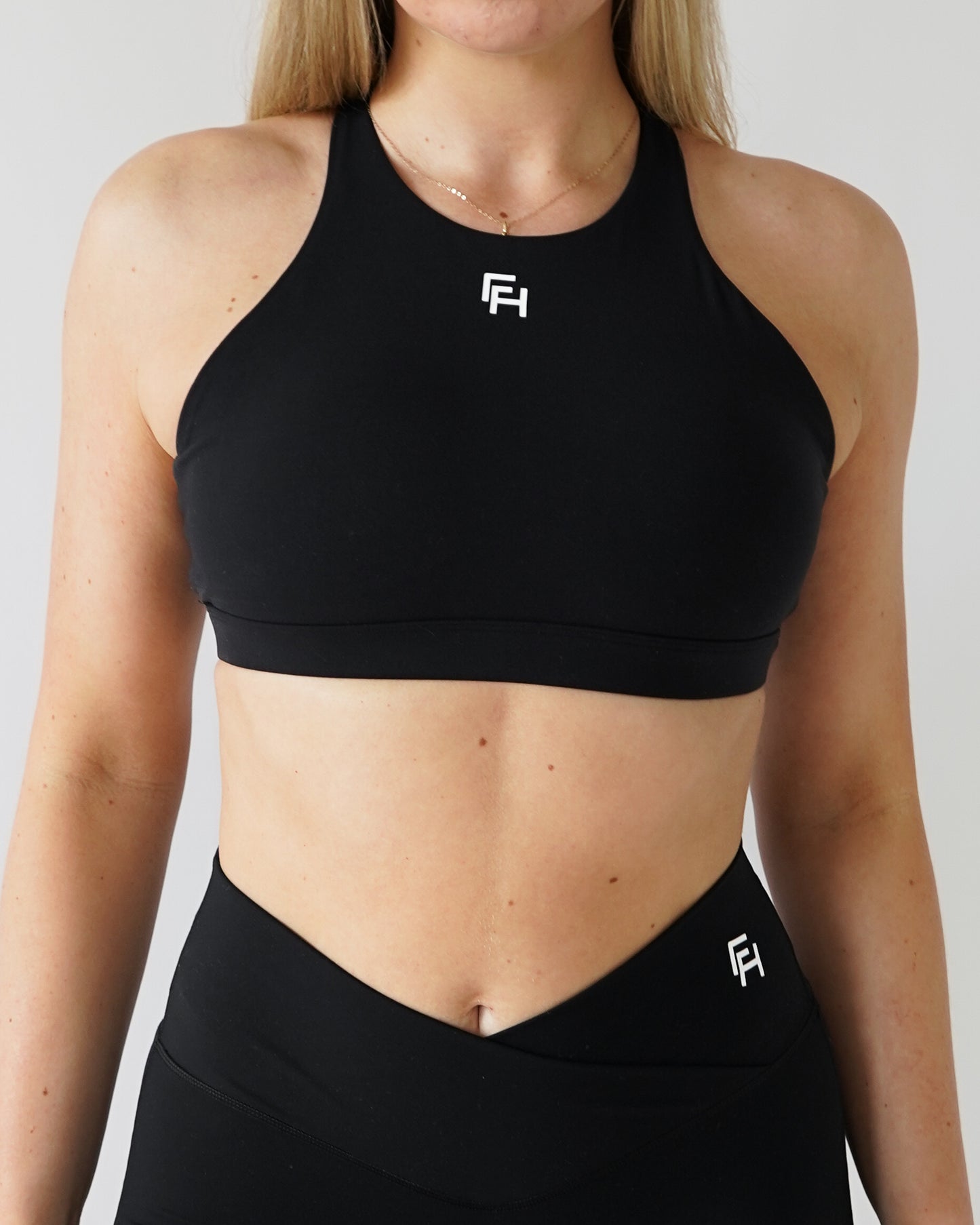 Everyday High-Neck Sports Bra - Black