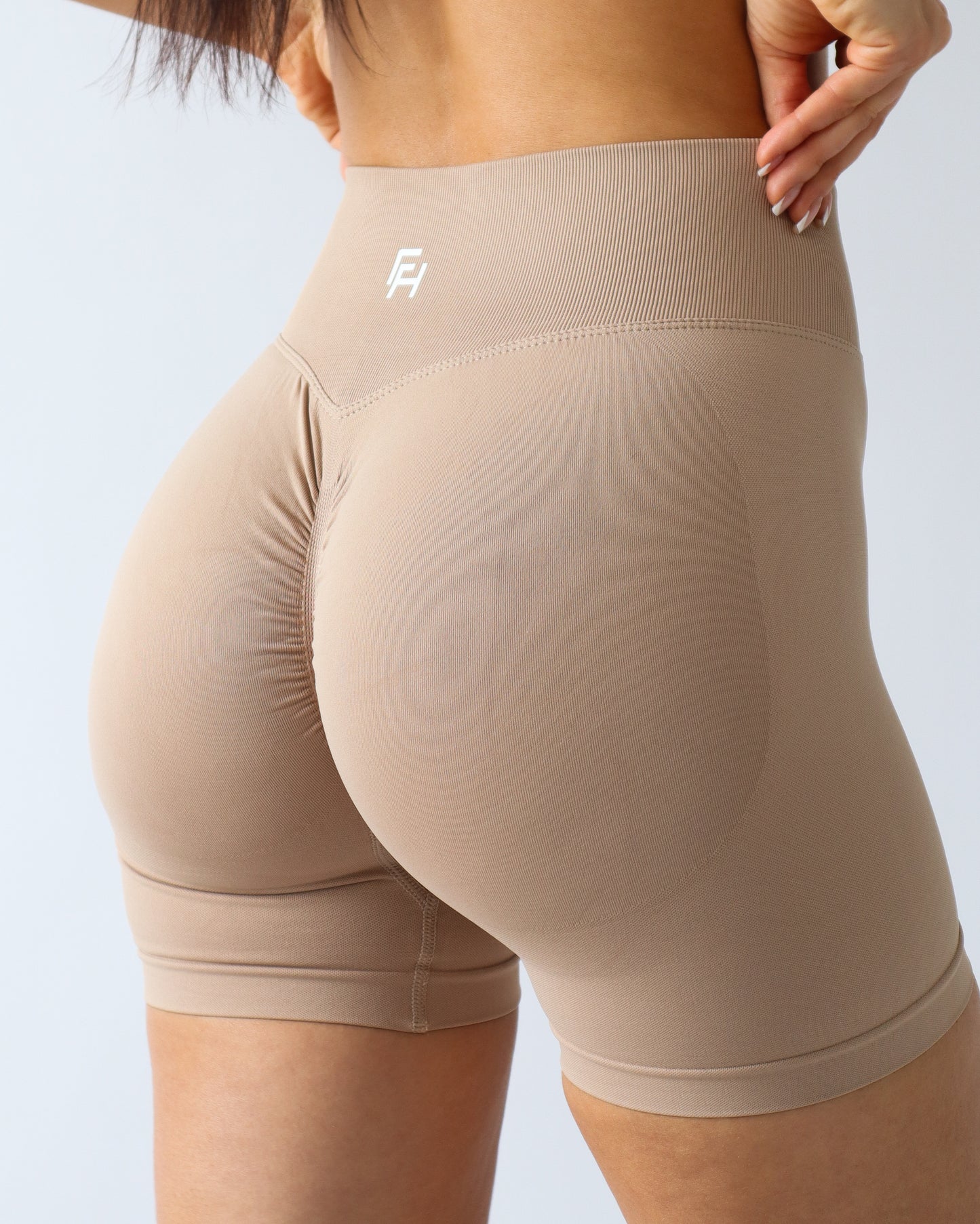 Enhance Contour Shorts 5" - Sand