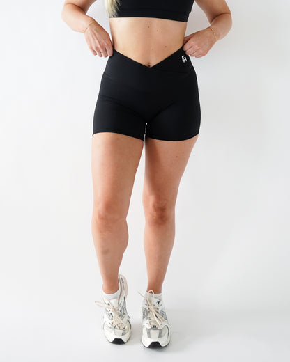 Everyday V-Waist Biker Shorts 6" - Black