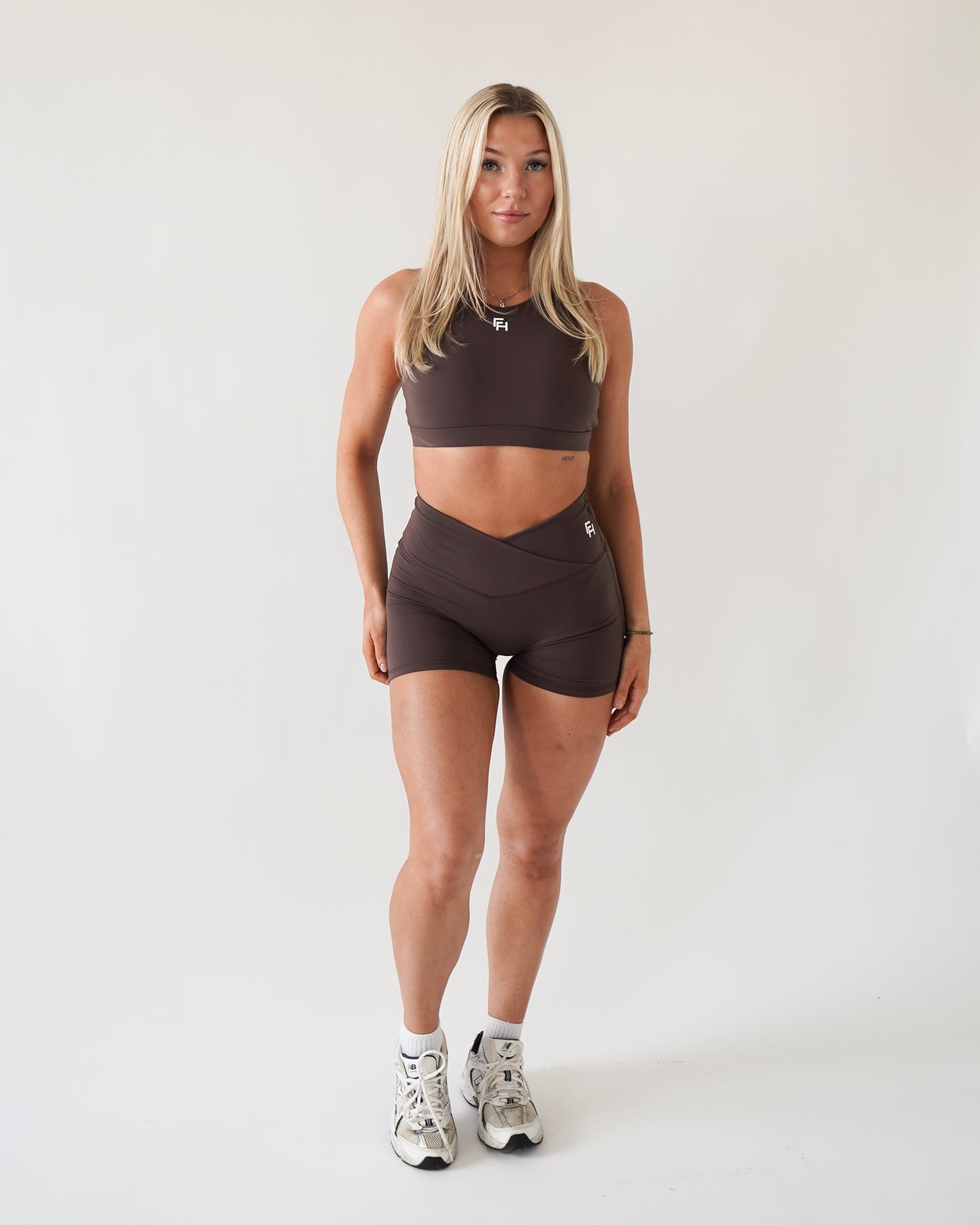 Everyday High-Neck Sports Bra - Wood