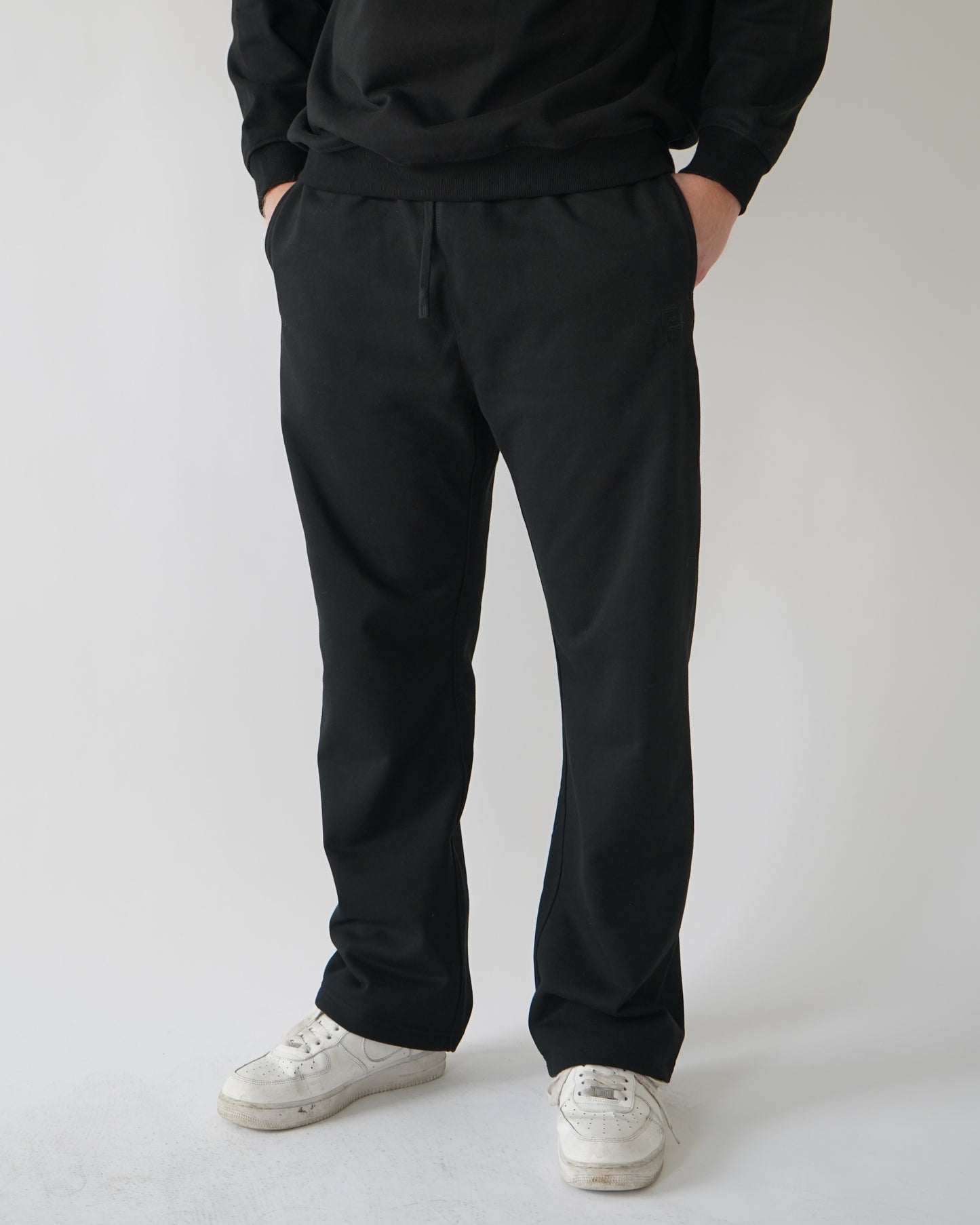 Do Not Disturb Sweatpants - Black