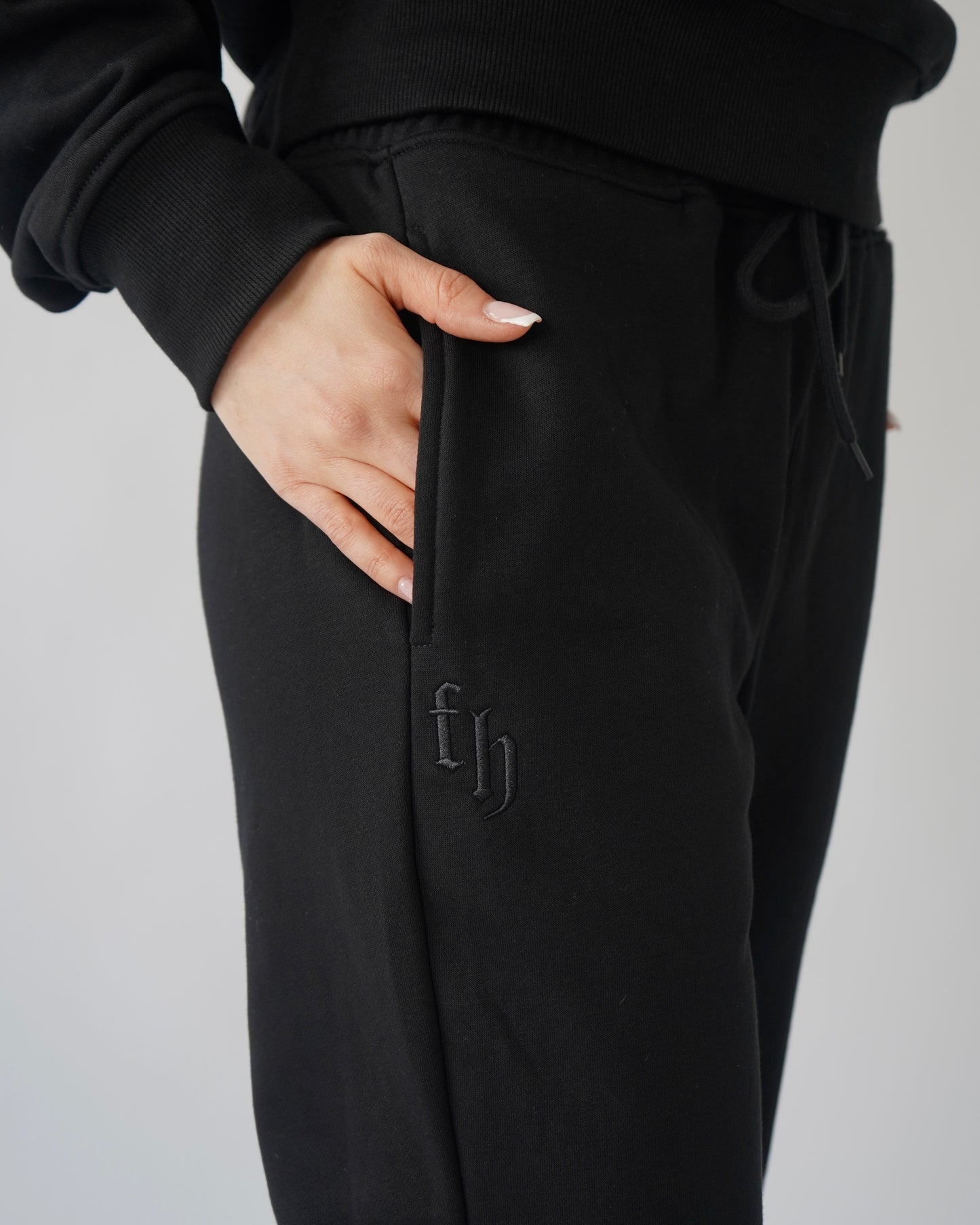 Essential Straight Leg Sweatpants - Black