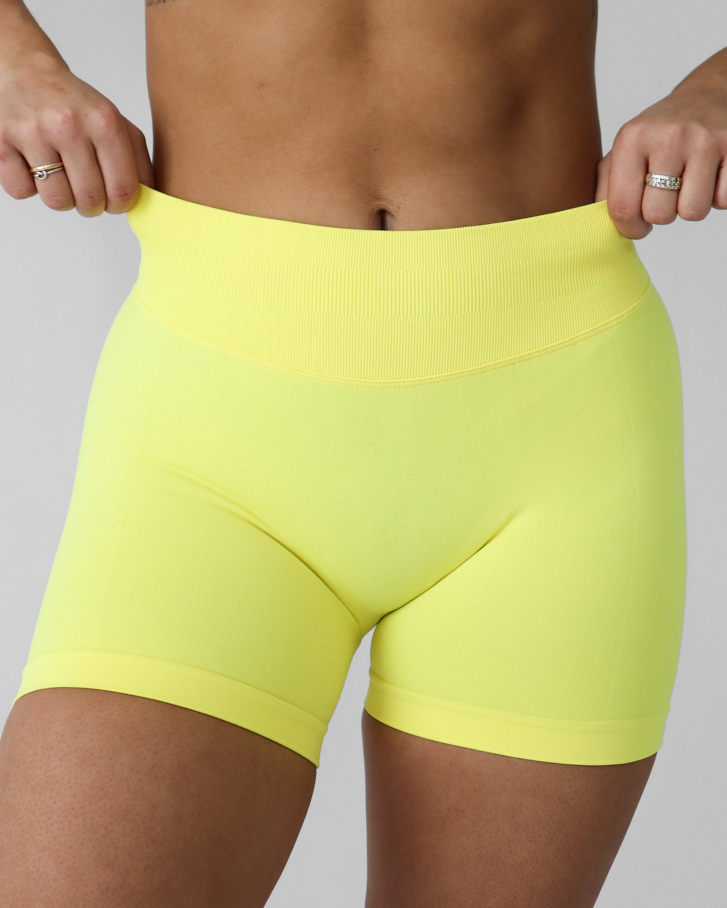 Ascend Shorts 4.5" - Lemon