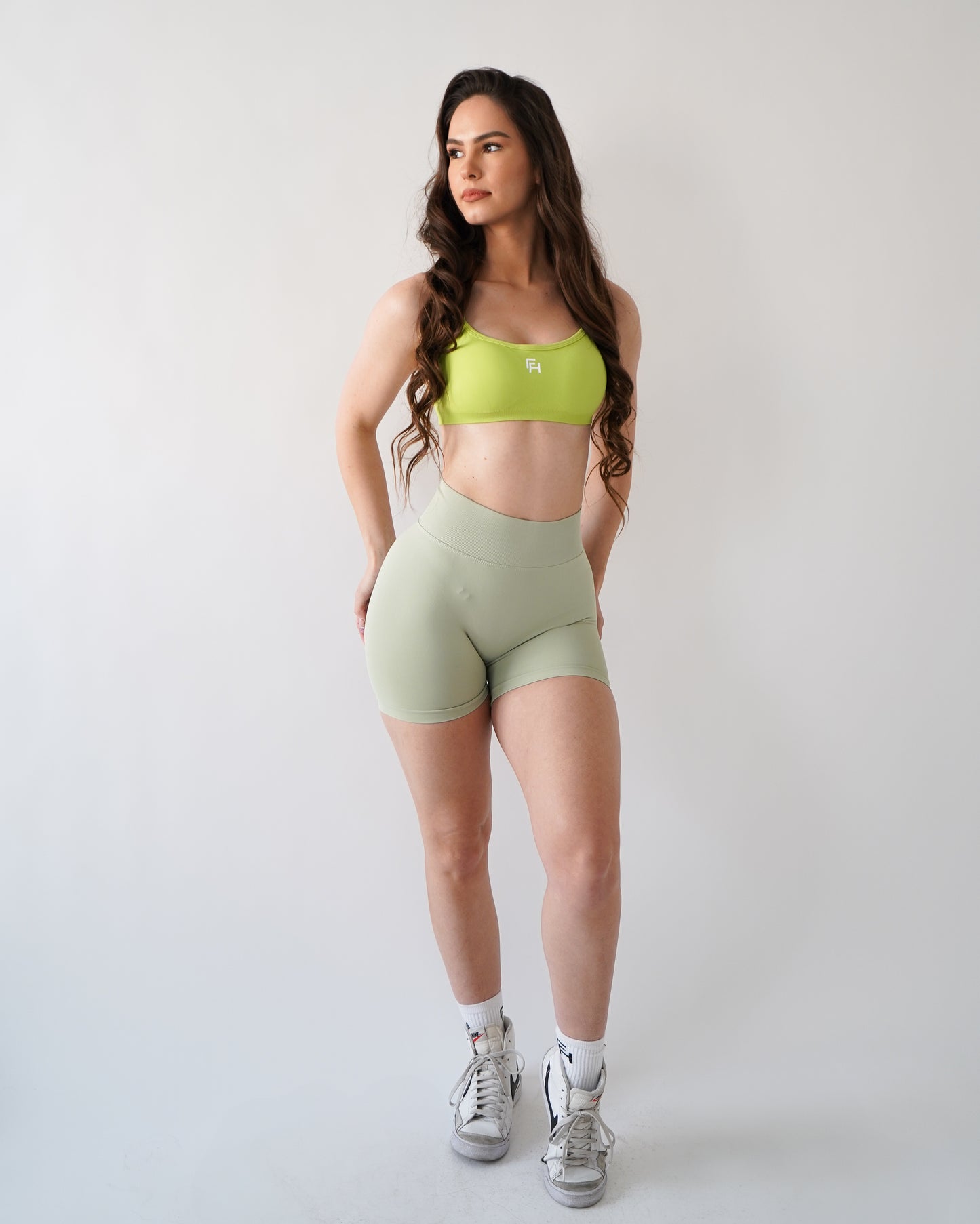 Enhance Contour Shorts 5" — Mint