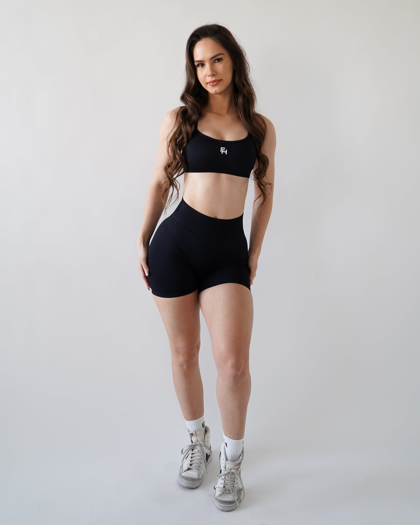 Enhance Contour Sports Bra — Black