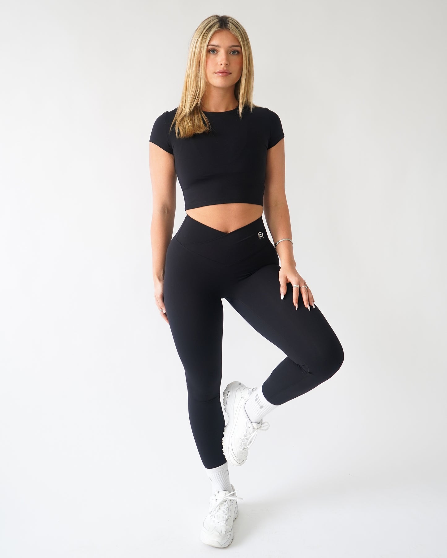 Onyx Cropped Tee - Black